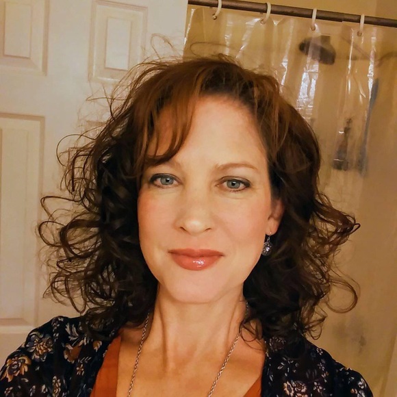 Meet your Posher, Lorri - Picture 2 of 2